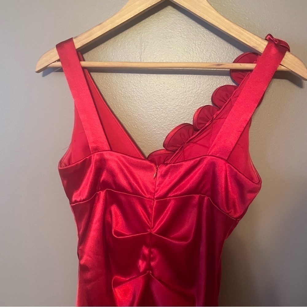 Xscape Red Satin Ruched Rosette Shoulder Midi Dress Size Small/4 - Picture 11 of 13